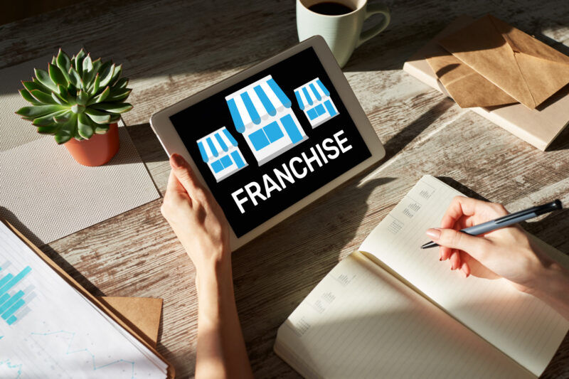 5 BIG ADVANTAGES OF FRANCHISING