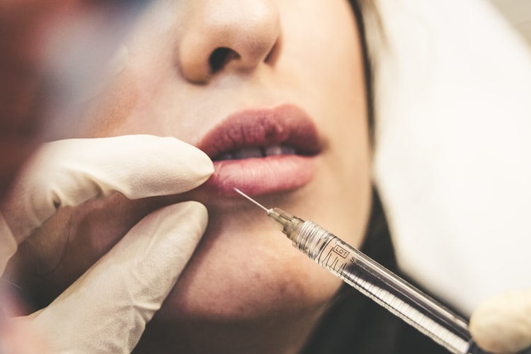 The Difference Between A Facelift and a Mini Facelift