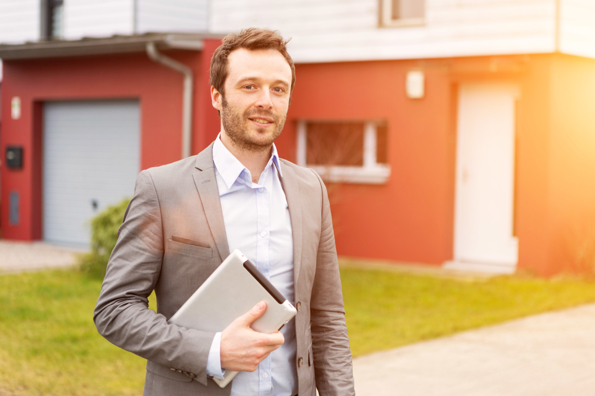 How Do I Choose the Best Real Estate Agent in My Local Area?